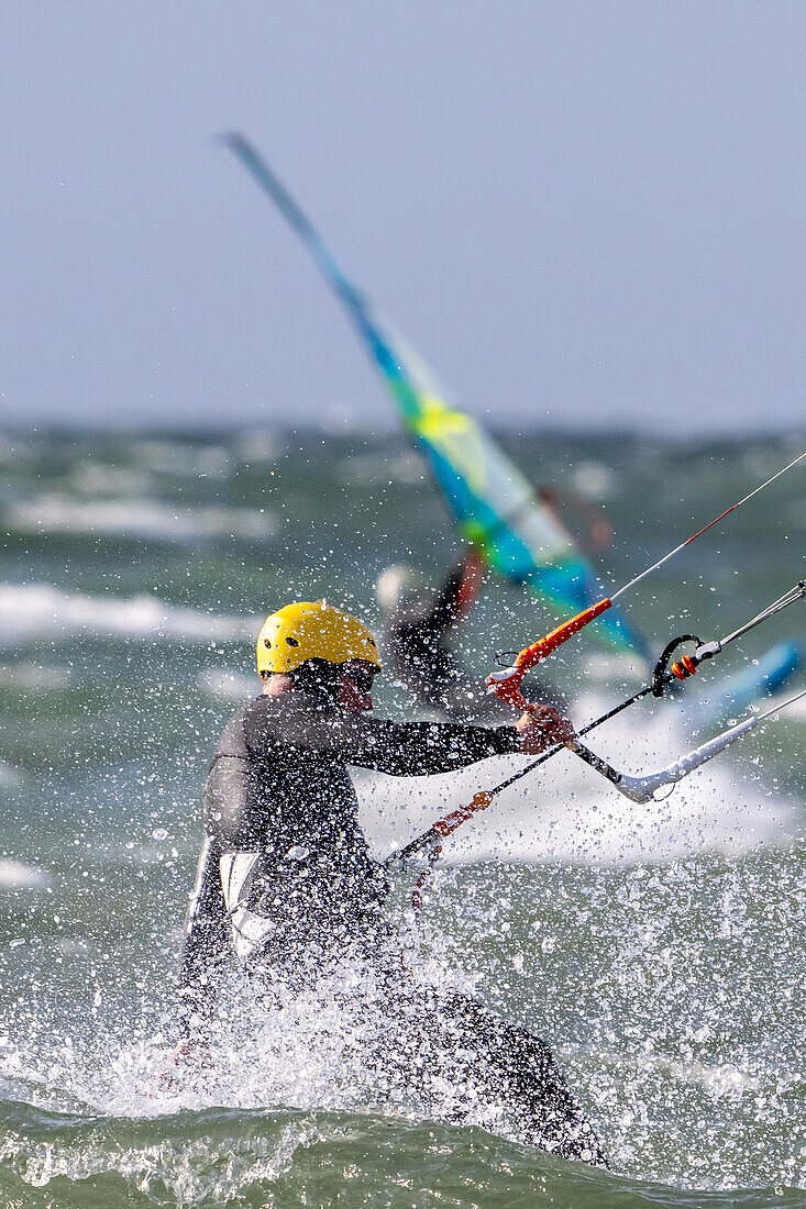 Surfer in der Ostsee, Schleswig-Holstein