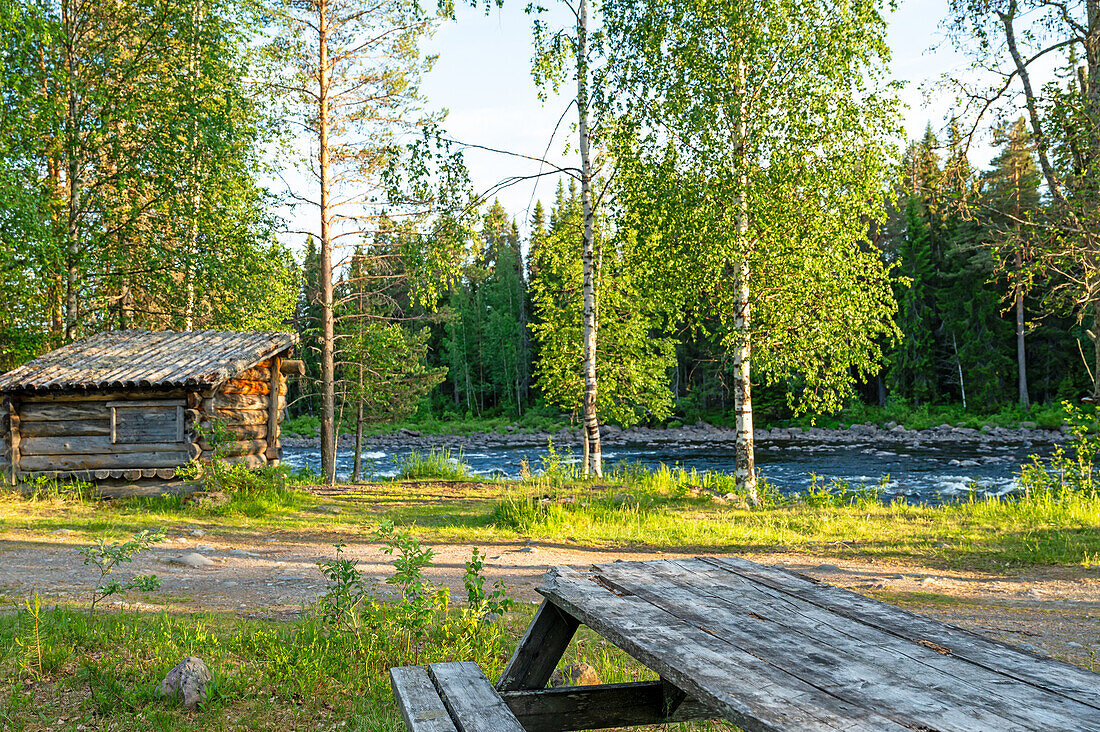 Wildmark Campingplatz mit einer Schutzhütte, nature Campground, Oesterdalaelven, Idre, Provinz Dalarna, Schweden