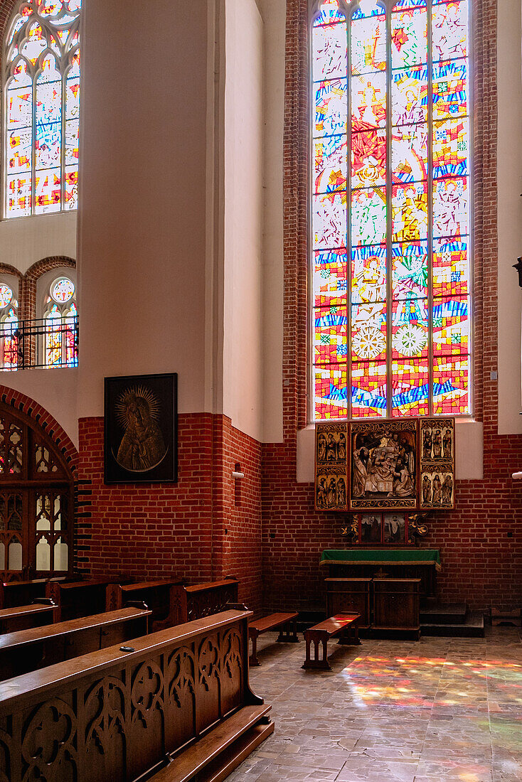 Interior of St. Nicholas Church (Dom St. Nikolai, Katedra, Kościol św. Mikołaja, Kosciol Sw. Mikolaja) with stained glass window in Elbląg (Elbing) in the Warmińsko-Mazurskie Voivodeship of Poland