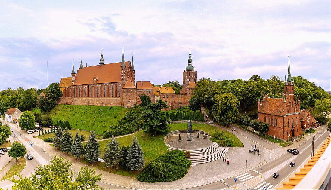 Cathedral Hill, Cathedral (Frauenburg Cathedral), Bishop's Palace (Stary Pałac Biskupi), High Tower (Wieża Radziejowskiego), Copernicus Tower (Wieża Kopernika), Nicholas Copernicus Monument and Church Church of St. Adalbert in Frombork (Frauenburg) in the Warmińsko-Mazurskie Voivodeship of Poland