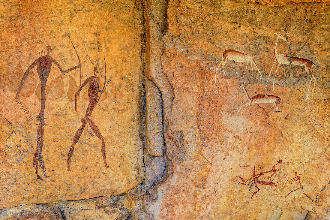 Nachgebildete Felszeichnungen von jagenden Buschmännern, Didima, Cathedral Peak, Drakensberge, Kwa Zulu Natal, UNESCO Welterbe Maloti-Drakensberg, Südafrika