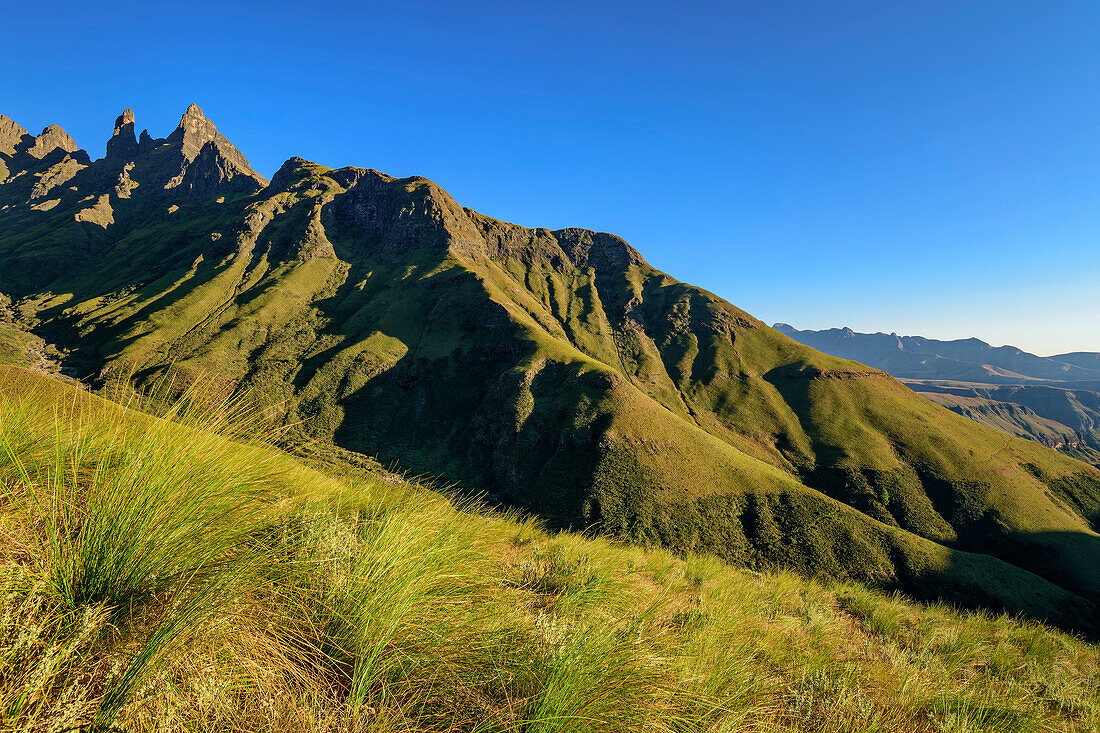 Drakensberg with Column and The Pyramid, Organ Pipes Pass, Didima, Cathedral Peak, Drakensberg, Kwa Zulu Natal, UNESCO World Heritage Site Maloti-Drakensberg, South Africa