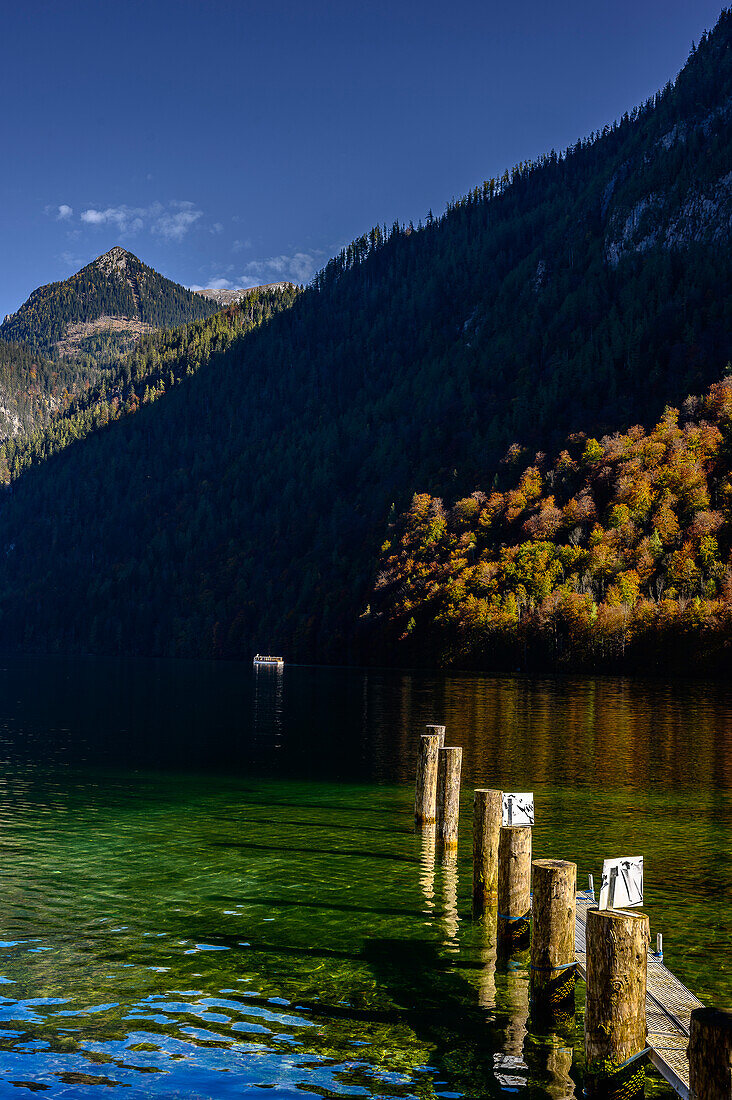 Touristische Bootsfahrt/Schiffahrt auf dem Königssee, Nationalpark Berchtesgaden, Berchtesgadener Alpen, Oberbayern, Bayern, Deutschland