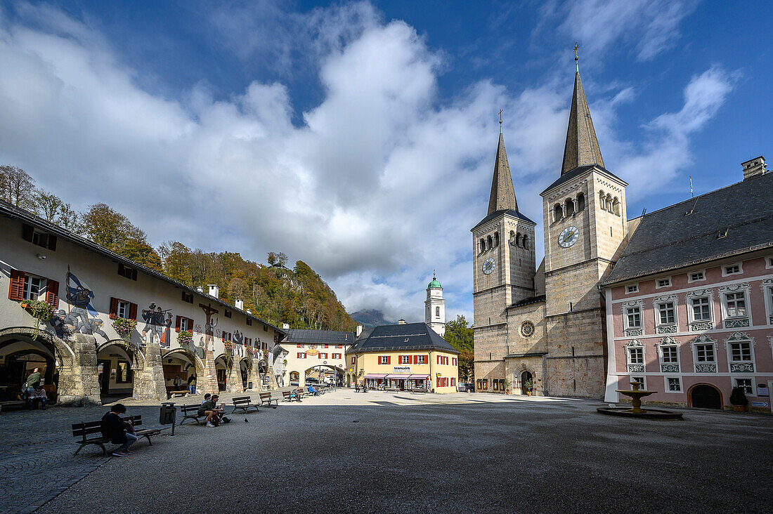 Arcades with wall monuments of both world wars on the Schloßplatz next to the collegiate church, St. Andreas Church in the background, Berchtesgaden, city, center, at the Watzmann and Königssee, Berchtesgaden National Park, Berchtesgaden Alps, Upper Bavaria, Bavaria, Germany