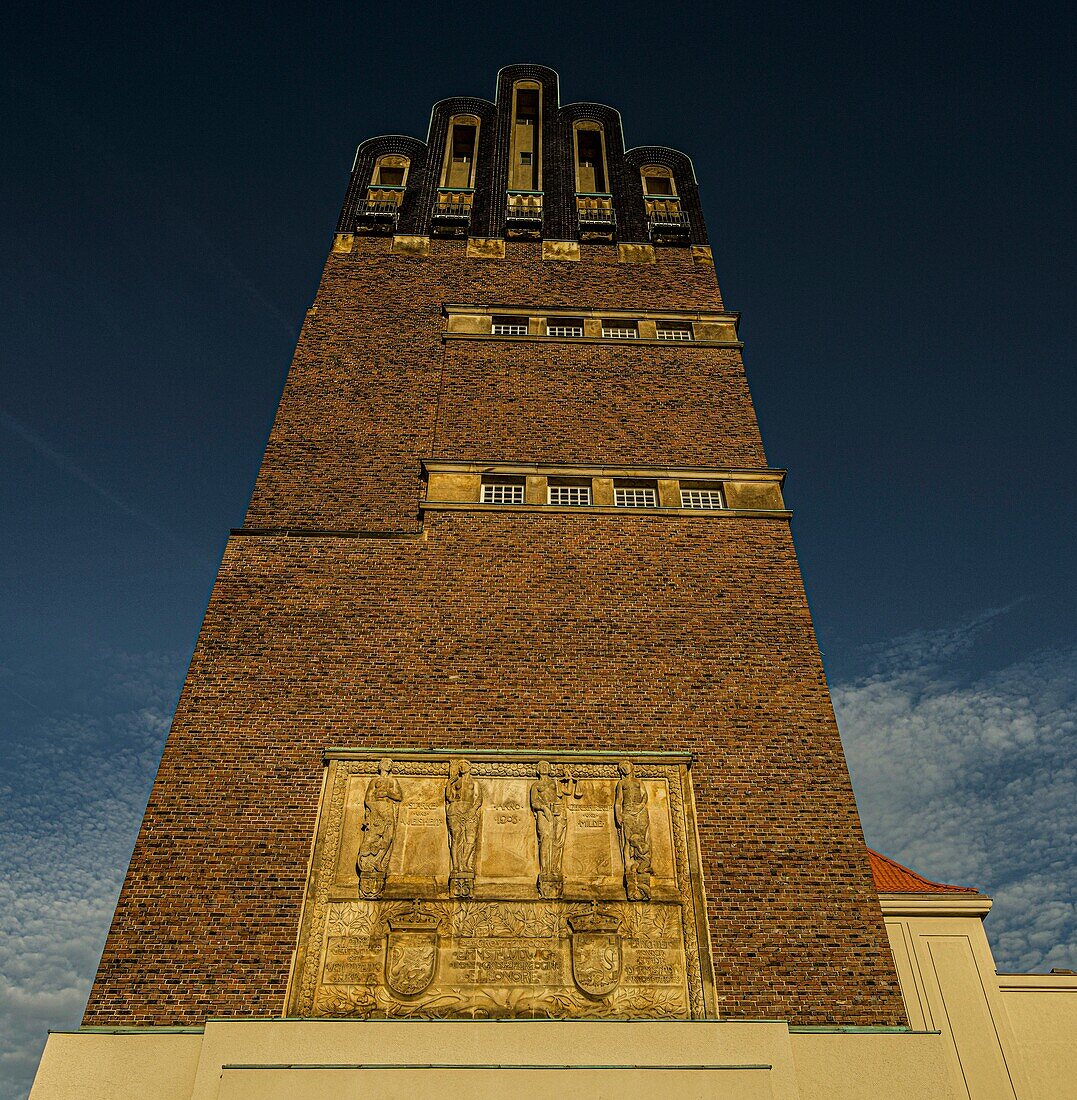 Hochzeitsturm auf der Mathildenhöhe, Wahrzeichen der Stadt Darmstadt im Abendlicht, Hessen, Deutschland