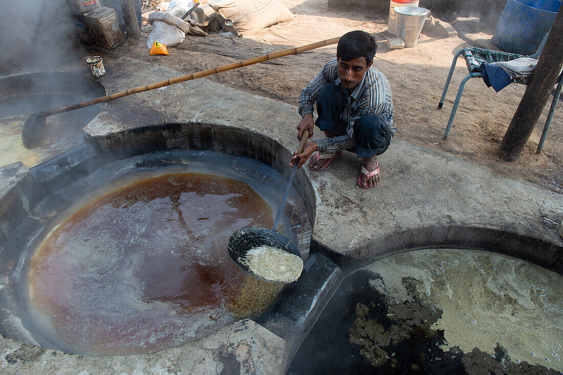Obtaining sugar by boiling down the squeezed sugarcane juice, Bihar, India