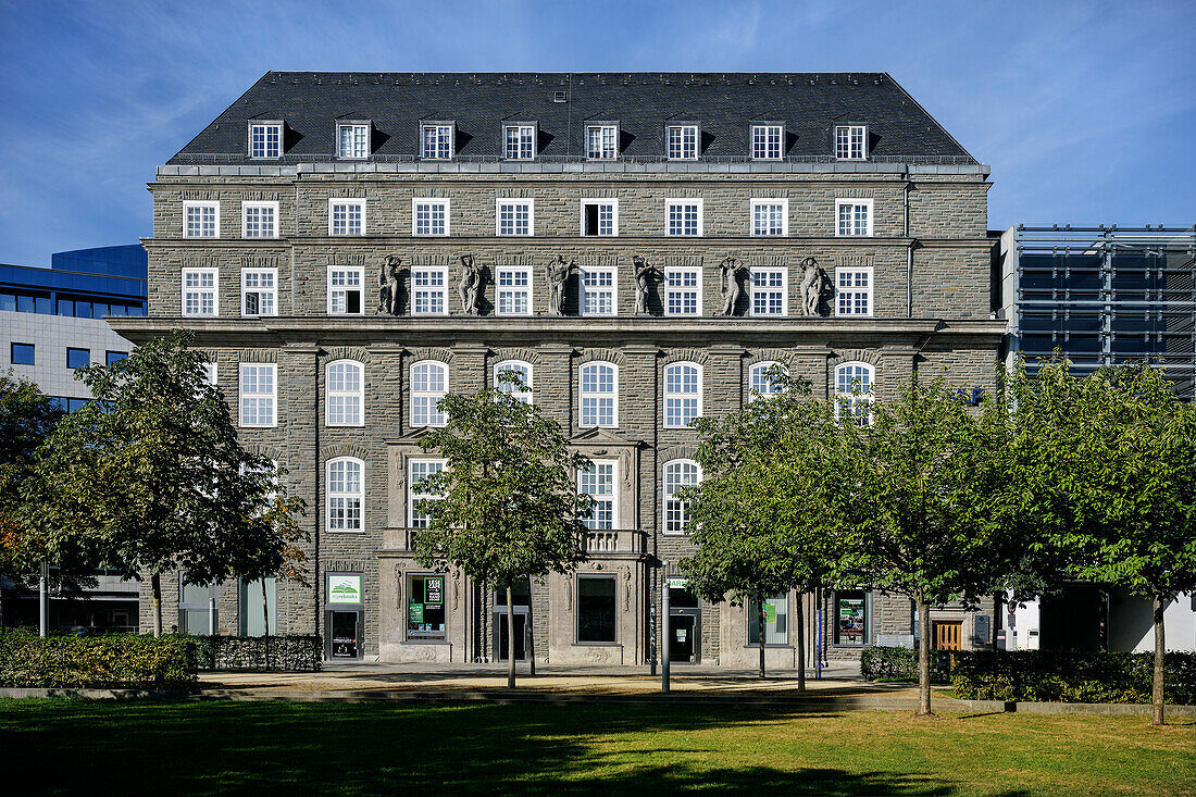 historisches Gebäude der ehemaligen Landeszentralbank, Chemnitz, Sachsen, Deutschland, Europa