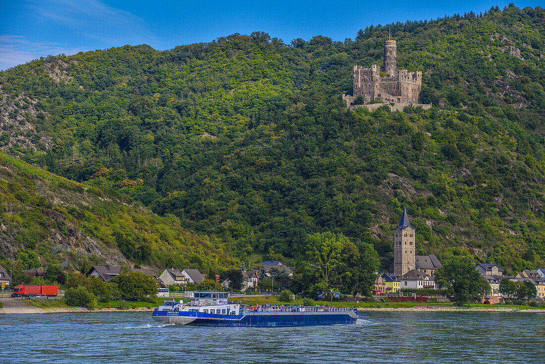 Blick über den Rhein auf Wellmich und Burg Maus, Rheinland-Pfalz, Deutschland