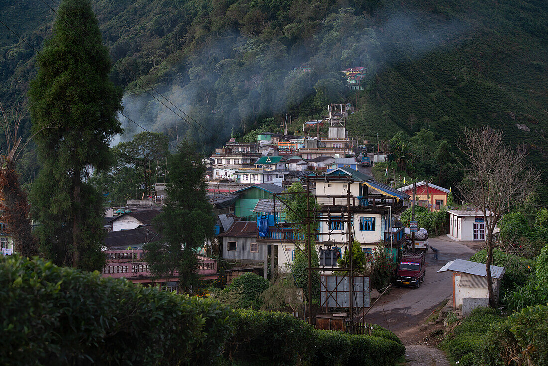 Winzige Orte wie diesen gibt es unzählige in den Teebergen rings um Darjeeling, West-Bengalen, Indien
