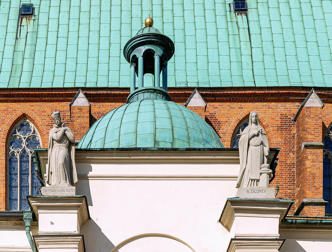 Figures of saints on the facade of the Cathedral of the Assumption of the Virgin Mary and St. Adalbert (Gniezno Cathedral; Archcathedral of Gniezno; Primate's Basilica of the Assumption of Our Lady; Bazylika archikatedralna Wniebowzięcia NMP) in Gniezno (Gniezno) in the Wielkopolska Voivodeship of Poland