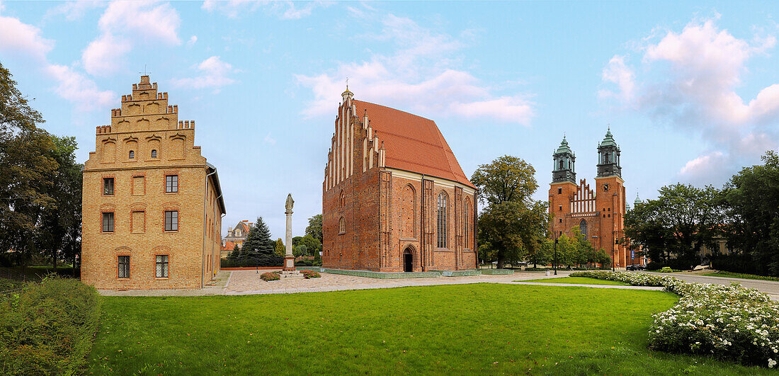Psaltery, Marian Column, St. Mary's Church (Kościół Najświętszej Marii Panny) and Poznań Cathedral (St. Peter and Paul Cathedral, Katedra) on the Cathedral Island (Ostrów Tumski) in Poznań (Poznan; Posen) in the Wielkopolska Voivodeship of Poland