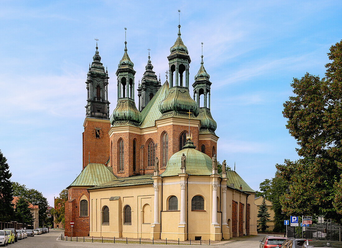 Posener Dom (St.-Peter-und-Paul-Kathedrale, Katedra) auf der Dominsel (Ostrów Tumski) in Poznań (Poznan; Posen) in der Woiwodschaft Wielkopolska in Polen