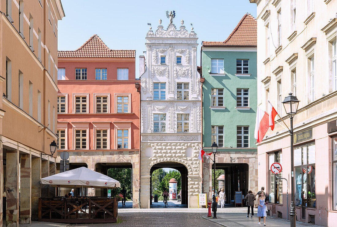 Różana and Piekary streets with passage to the Collegium Maximum UMK in Toruń (Thorn, Torun) in the Kujawsko-Pomorskie Voivodeship of Poland