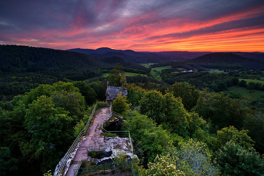 Evening sky over Drachenfels Castle, Busenberg, Palatinate Forest, Rhineland-Palatinate, Germany