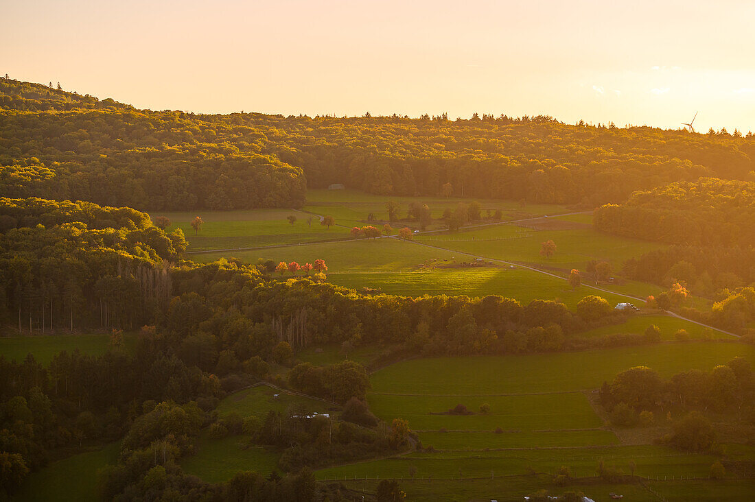 Hilly landscape in the evening light on the Stolzenberger Panoramaweg, Rhineland-Palatinate, Germany