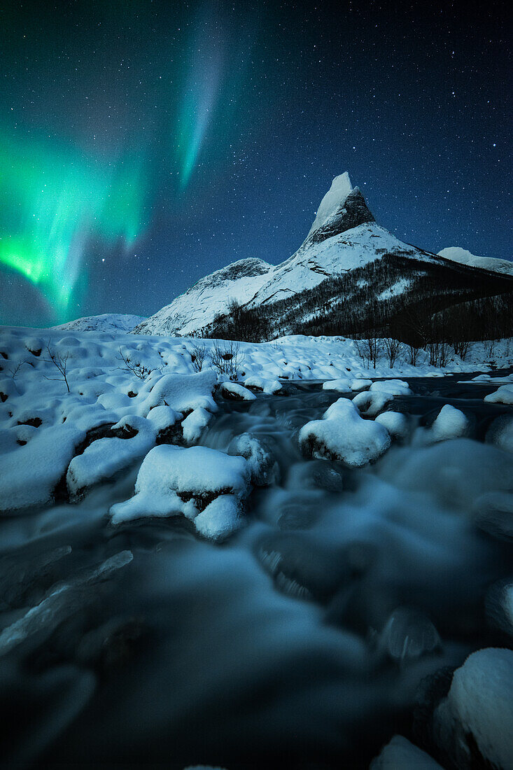 Stetinden under the northern lights, Norway