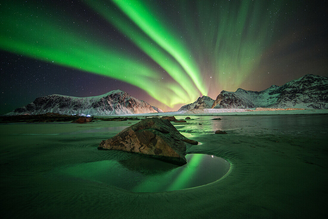 Northern lights over Flakstad Beach, Lofoten, Norway