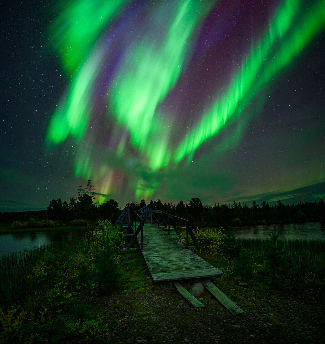 Lonely jetty under the northern lights, Schwerden