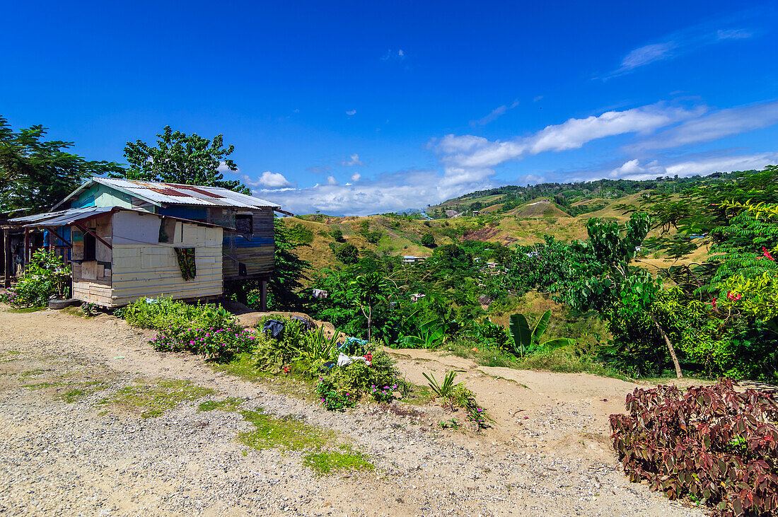 Ärmliche Behausung im Hinterland der Hauptstadt, Honiara, Insel Guadalcanal, Salomonen, Melanesien, südwestlicher Pazifik, Südsee