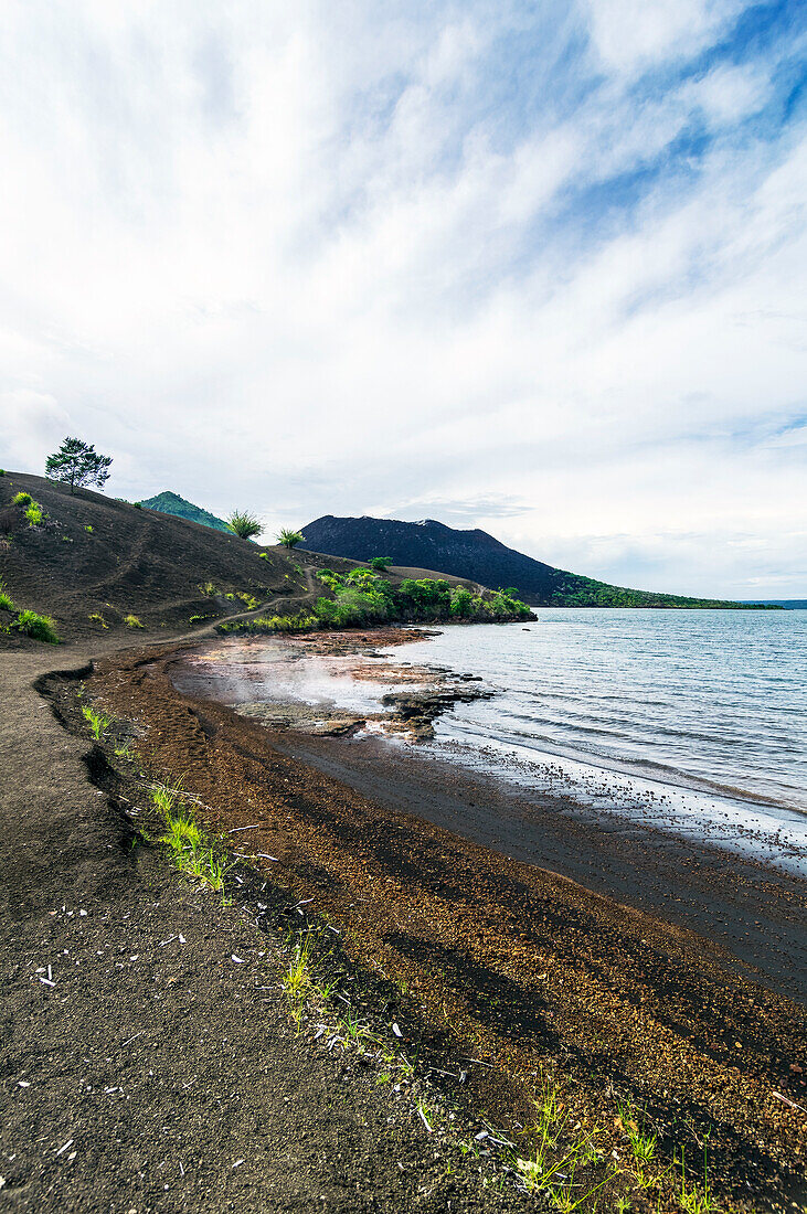 Rabaul is a city in Papua New Guinea. It was the capital of the province of East New Britain and is located at the northernmost point of the island of New Britain, which is divided into two provinces. Rabaul is a port city on the St. George Canal, which connects the Bismarck Sea with the Solomon Sea. Here the Tavurvur volcano in the background