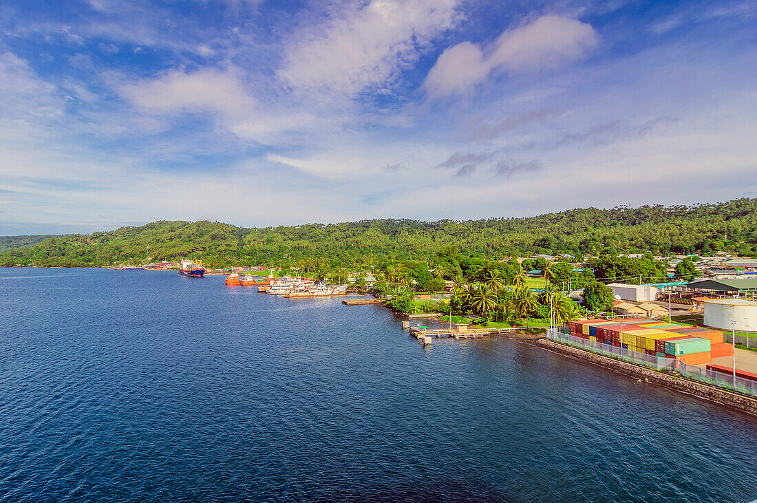 Blick auf den Container-Hafen, Rabaul, am St.-Georgs-Kanal, Provinz East New Britain, Insel Neubritannien, Papua-Neuguinea, Südsee