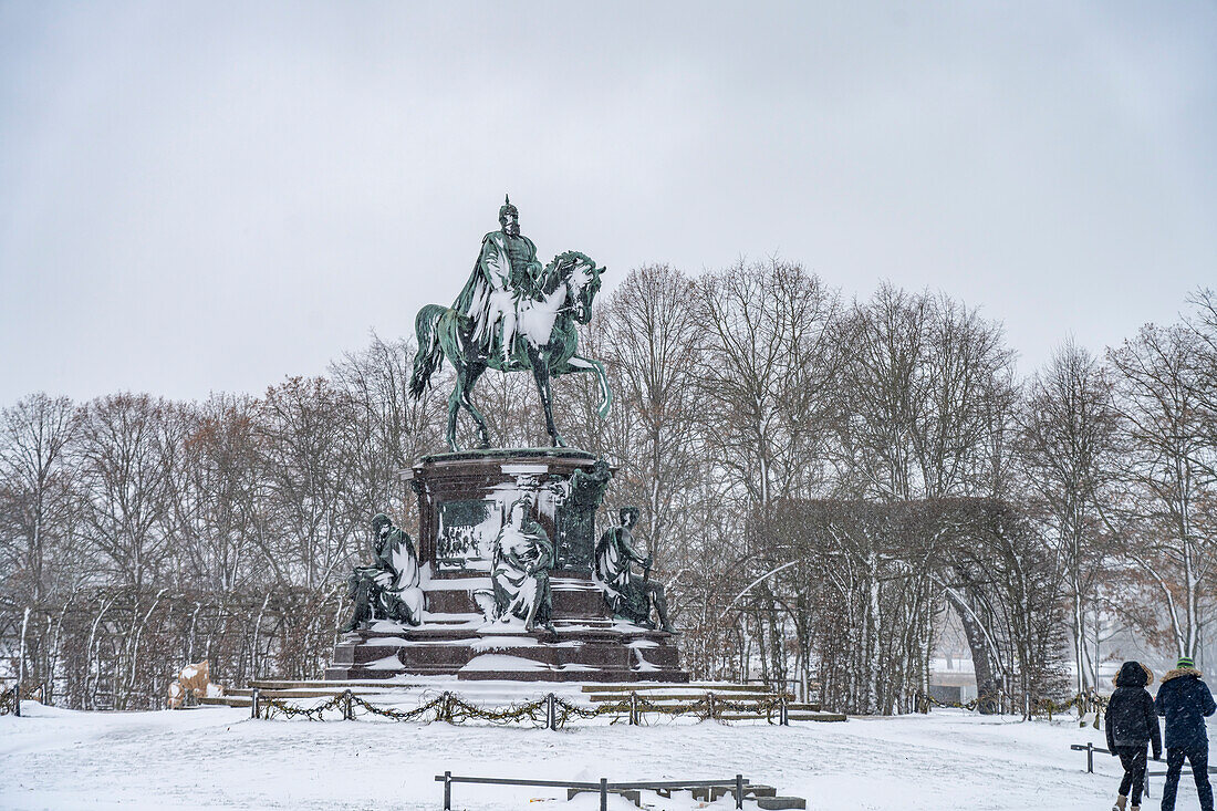 Das Reiterdenkmal Friedrich Franz II., Landeshauptstadt Schwerin, Mecklenburg-Vorpommern, Deutschland \n\n\n