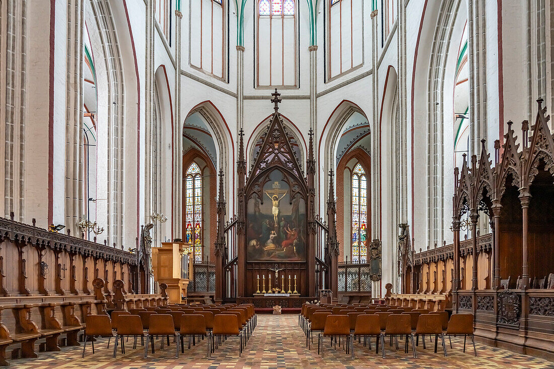  Neo-Gothic crucifixion altar by Gaston Lenthe in the Schwerin Cathedral of St. Marien and St. Johannis, state capital Schwerin, Mecklenburg-Western Pomerania, Germany\n 