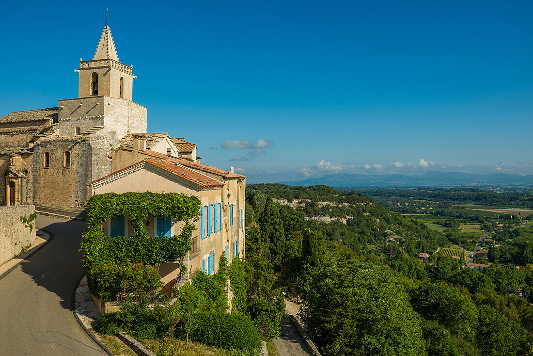 Medieval village, Venasque, Vaucluse department, Provence, Provence-Alpes-Côte d&#39;Azur, France
