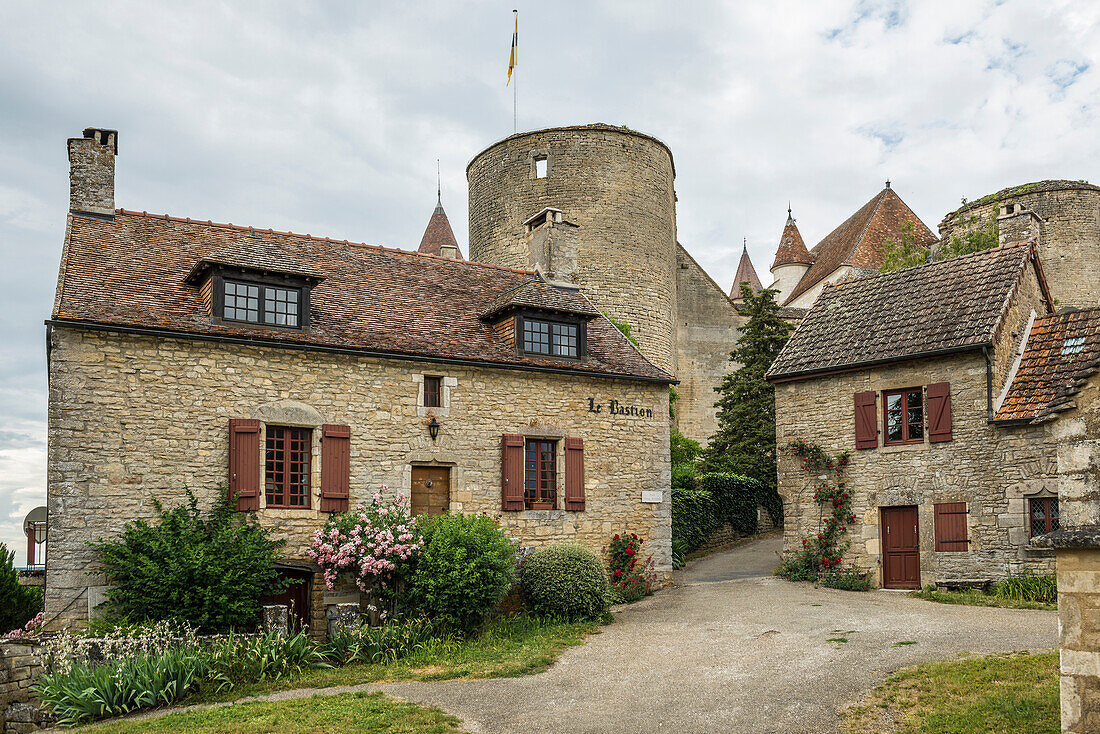 Mittelalterliches Dorf und Burg Châteauneuf-en-Auxois, Châteauneuf, Bourgogne-Franche-Comté, Departement Côte d'Or, Burgund, Frankreich