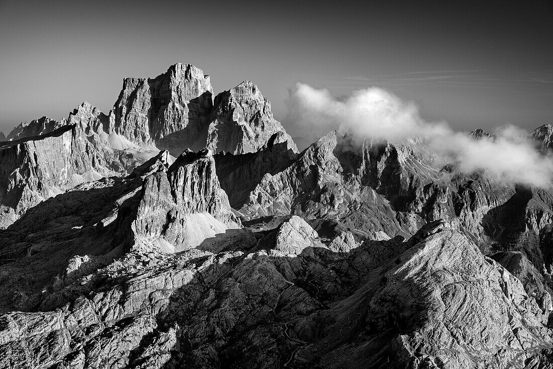 Bergkulissen von Pelmo, Nuvolau und Averau, vom Lagazuoi, Naturpark Fanes-Sennes, Dolomiten, UNESCO Welterbe Dolomiten, Venetien, Italien