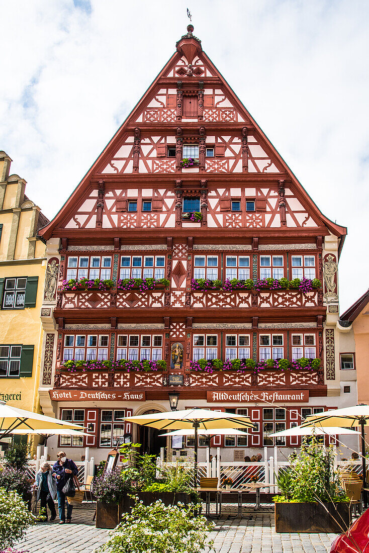 Altdeutsches Restaurant in Historischem Fachwerkhaus, Altstadt, Dinkelsbühl, Romantische Straße, Franken, Bayern, Deutschland