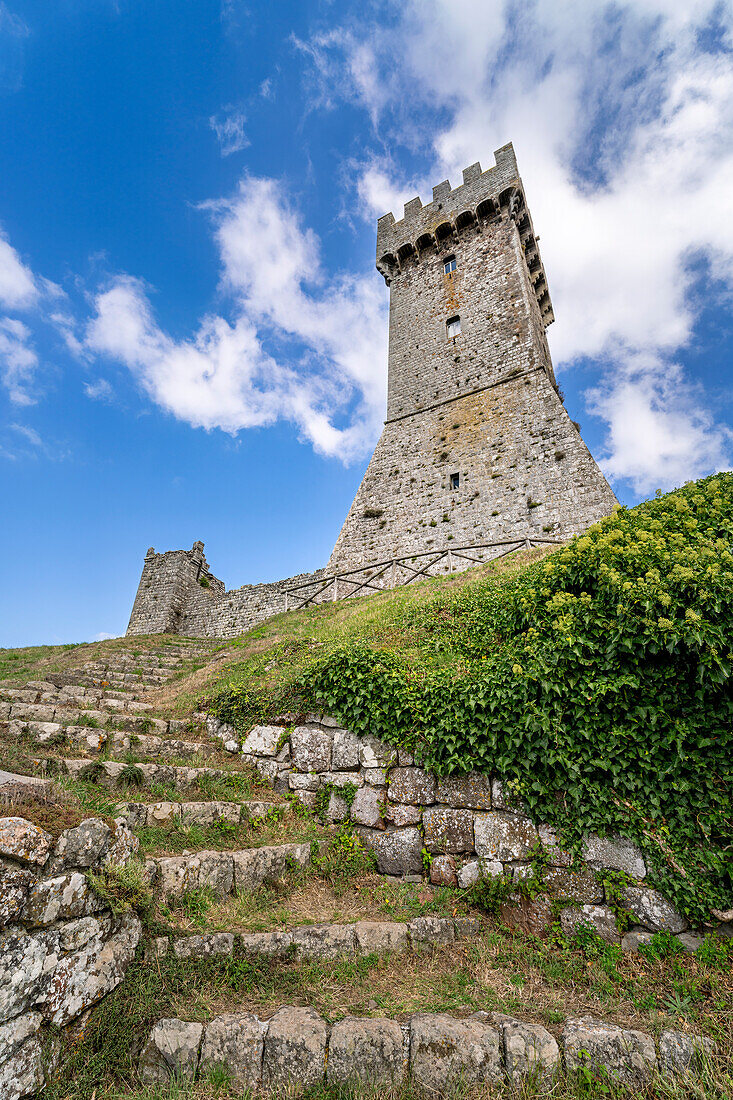 Unterhalb der Burg von Radicofani, Provinz Siena, Toskana, Italien  