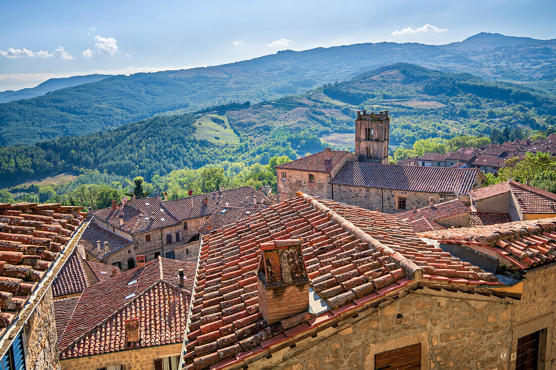 Dachlandschaft in Santa Fiora, Provinz Grosseto, Toskana, Italien