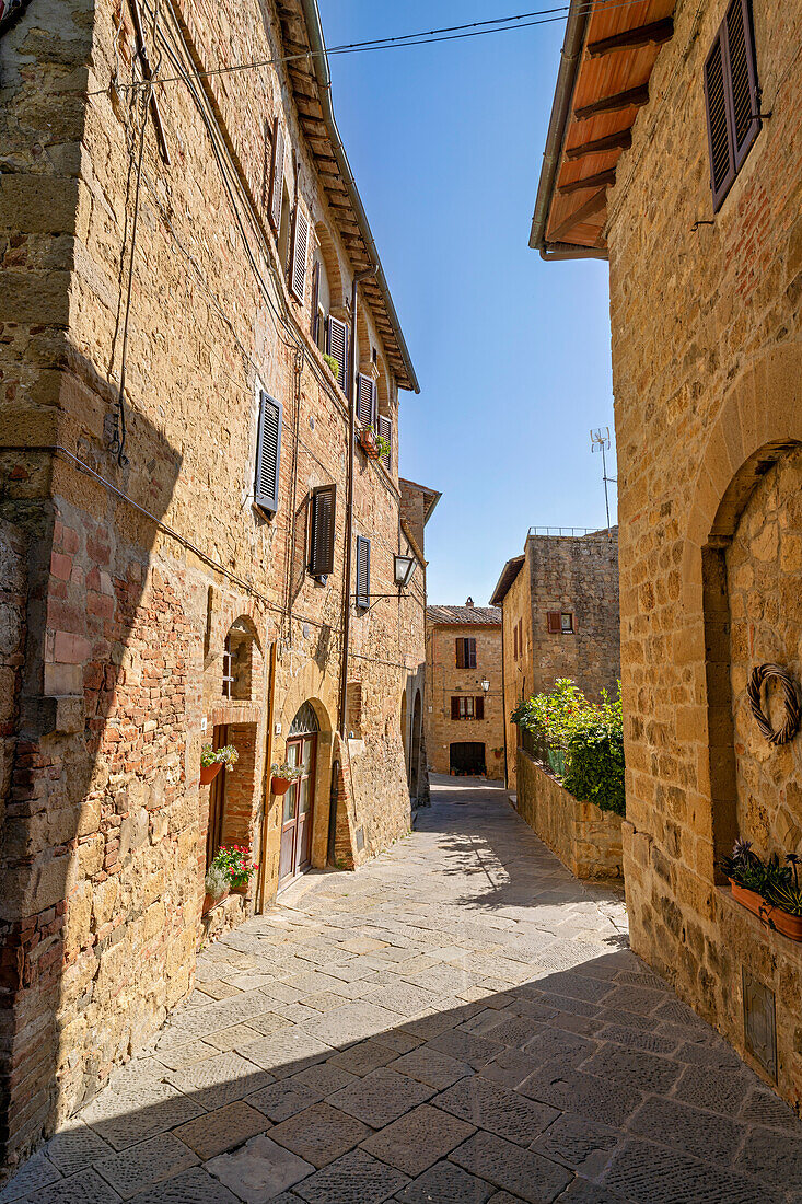 Gasse in Monticchiello, Pienza, Provinz Siena, Toskana, Italien