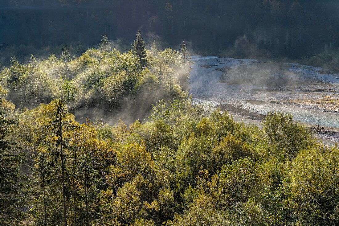 The Isar between Wallgau and Vorderriß with a view of the Wetterstein Mountains, Upper Bavaria, Bavaria, Germany, Europe