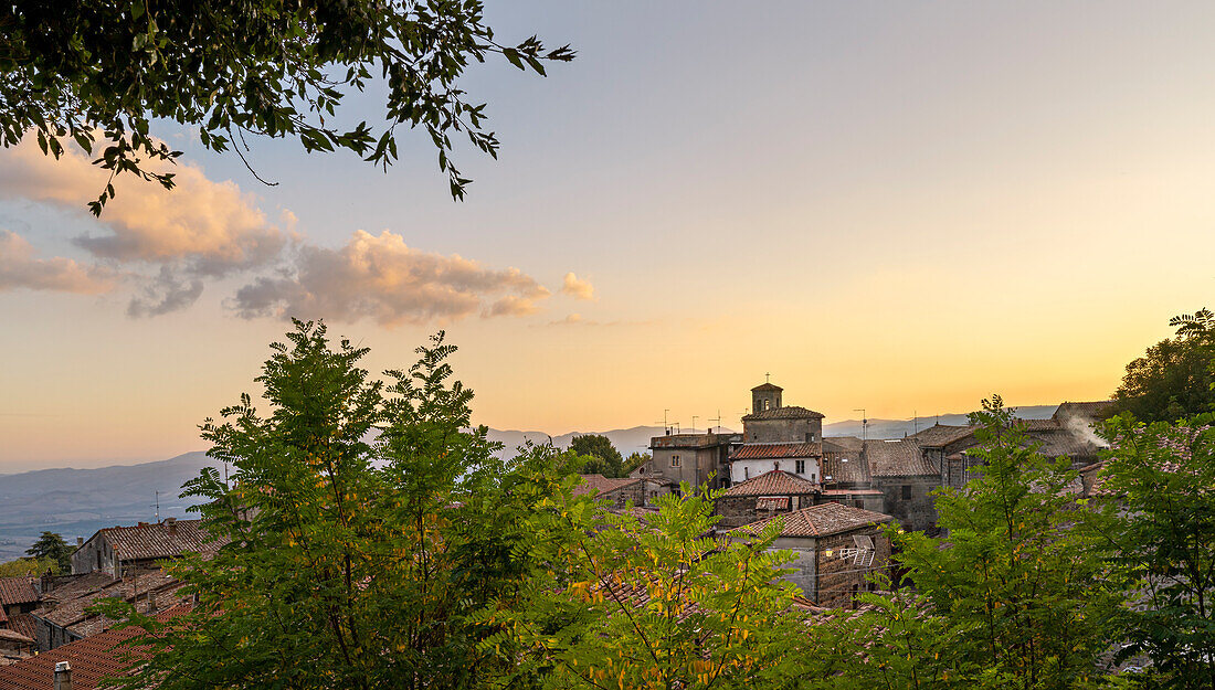 Morgens in Radicofani, Provinz Siena, Toskana, Italien  