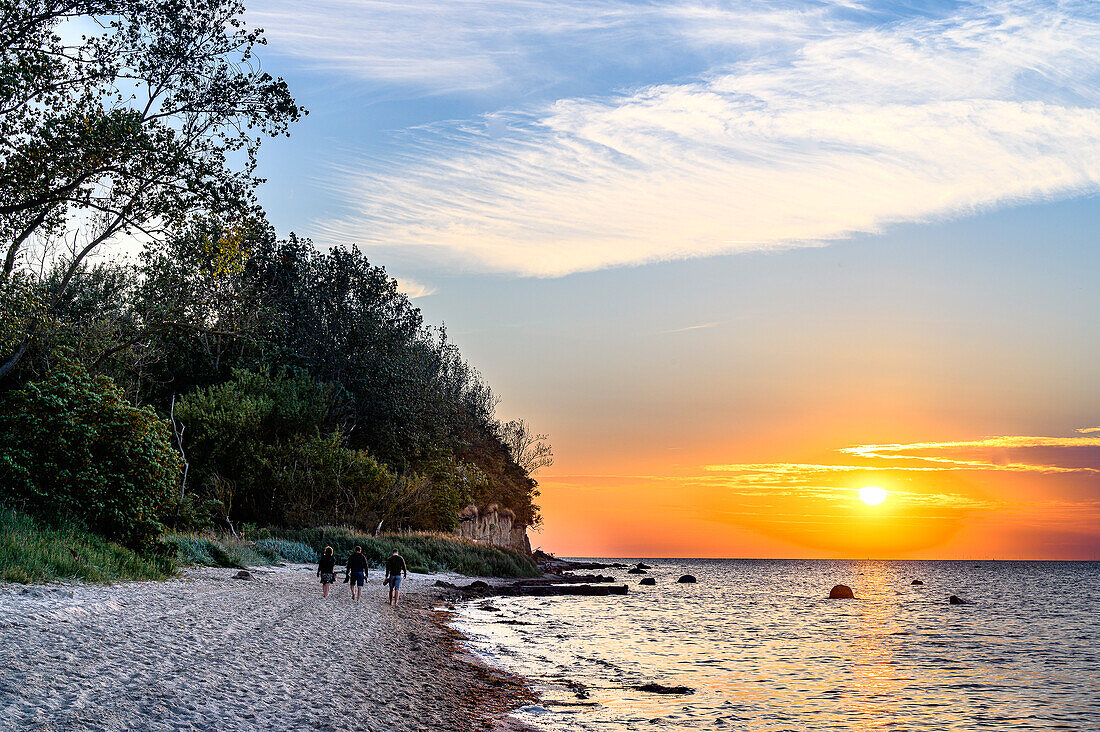 Gollwitz am Strand bei Sonnenuntergang, Insel Poel, Ostseeküste, Mecklenburg Vorpommern, Deutschland