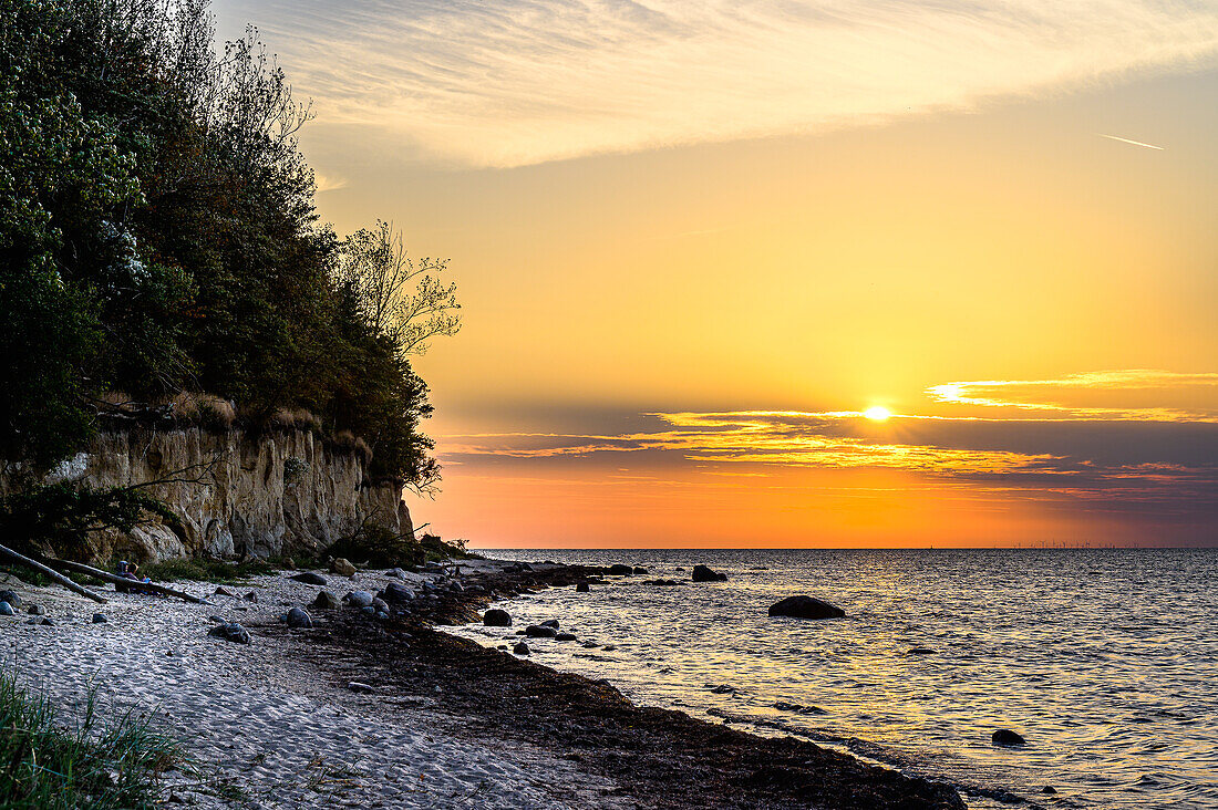 Gollwitz am Strand bei Sonnenuntergang, Insel Poel, Ostseeküste, Mecklenburg Vorpommern, Deutschland