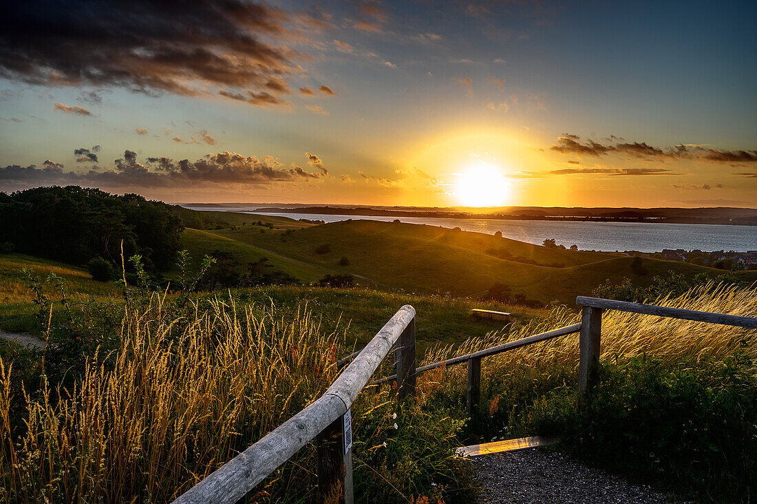 Blick vom Bakenberg im Mönchgut bei Sonnenuntergang, Rügen, Ostseeküste, Mecklenburg-Vorpommern, Deutschland