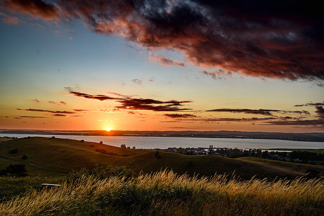 Blick vom Bakenberg im Mönchgut bei Sonnenuntergang, Rügen, Ostseeküste, Mecklenburg-Vorpommern, Deutschland