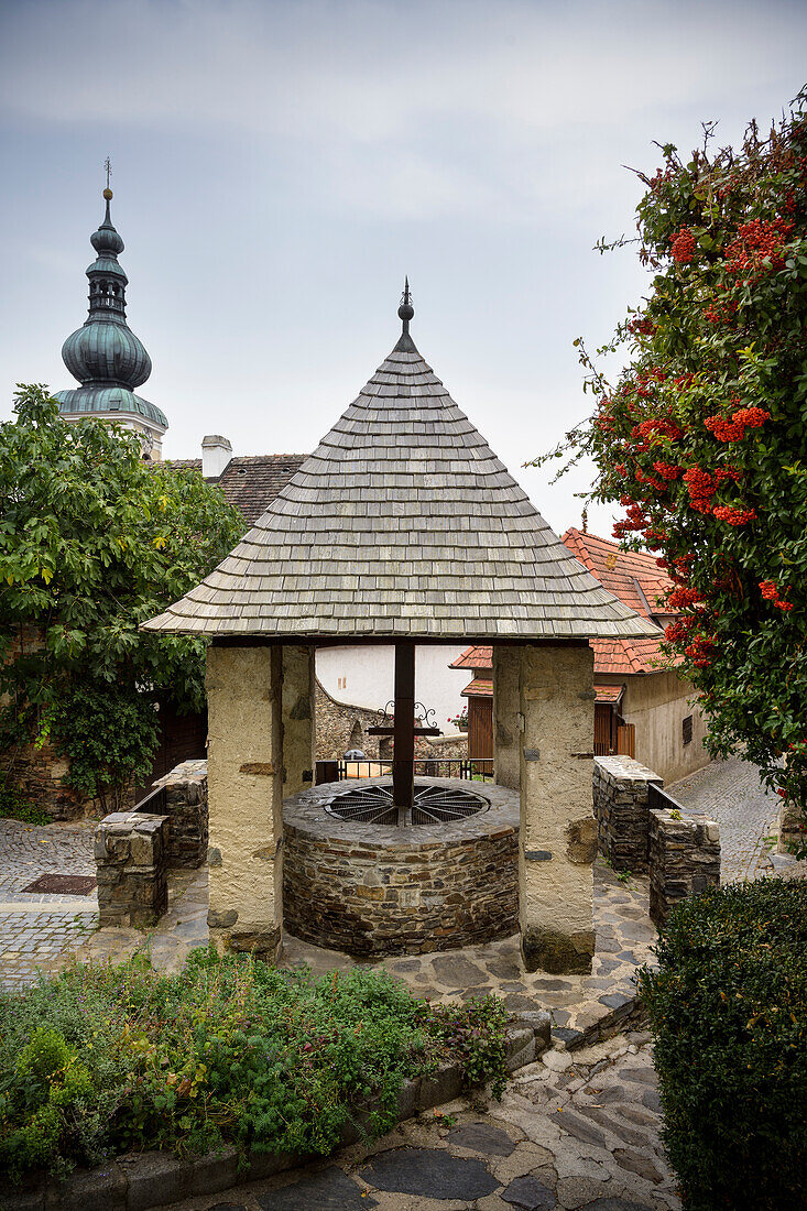 Felsenbrunnen zu Stein, UNESCO Welterbe "Kulturlandschaft Wachau", Teilort Stein bei Krems an der Donau, Niederösterreich, Österreich, Europa