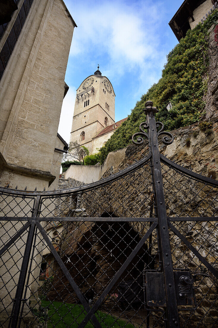 Blick hoch zur Frauenbergkirche, UNESCO Welterbe "Kulturlandschaft Wachau", Teilort Stein bei Krems an der Donau, Niederösterreich, Österreich, Europa
