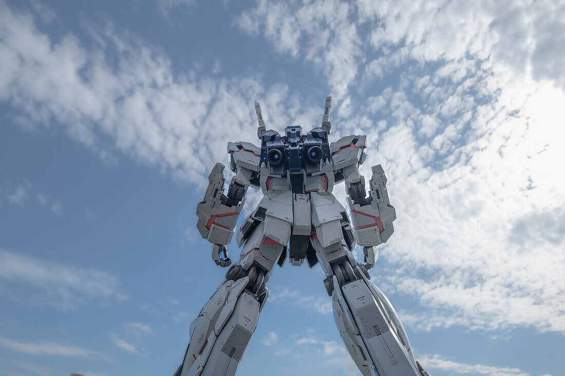  A life-size Gundam fighting robot on an artificial island, Odaiba, Tokyo, Tokyo, Japan, Asia 