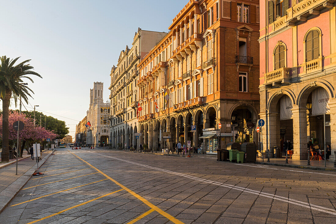 Gebäude an der Via Roma, Cagliari, Sardinien, Italien