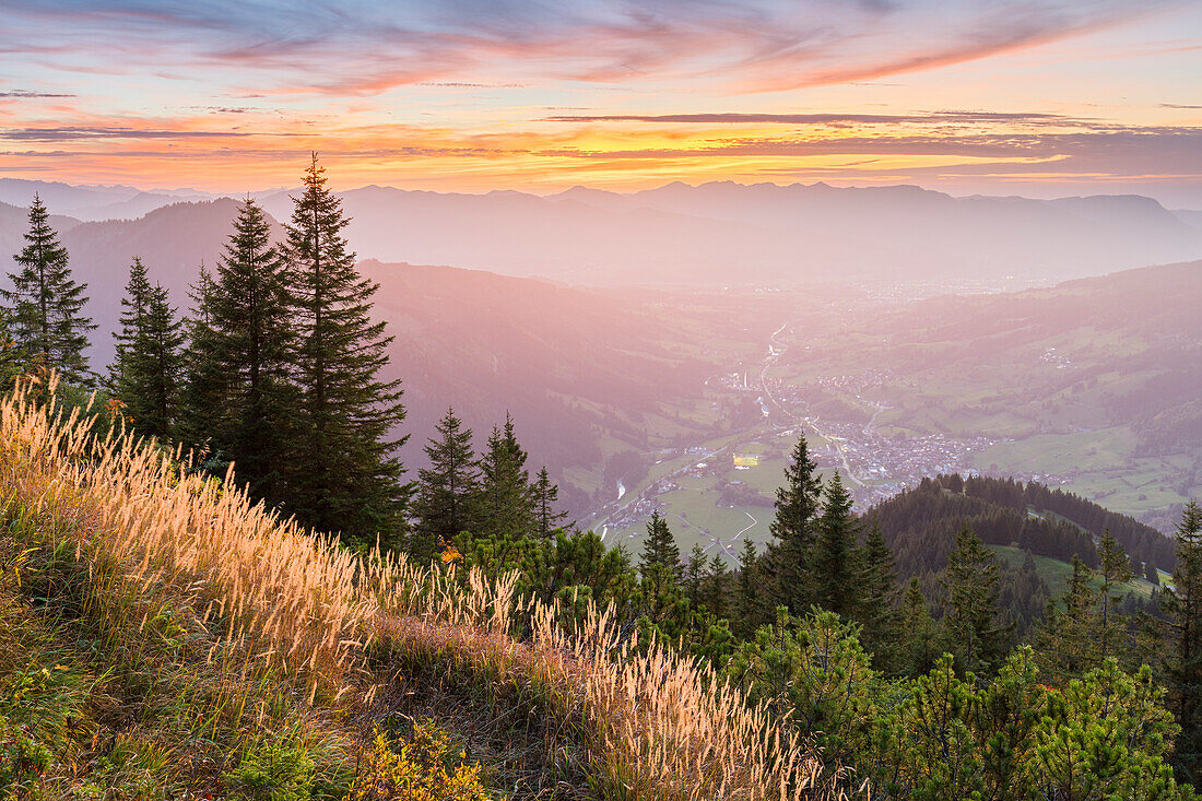 Blick vom Iseler über Bad Hindelang, Bayern, Deutschland