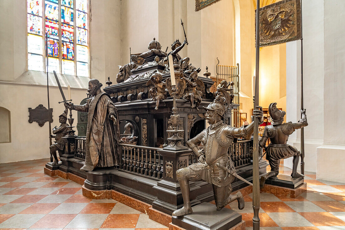 Kaiserkenotaph in der Frauenkirche in München, Bayern, Deutschland, Europa  