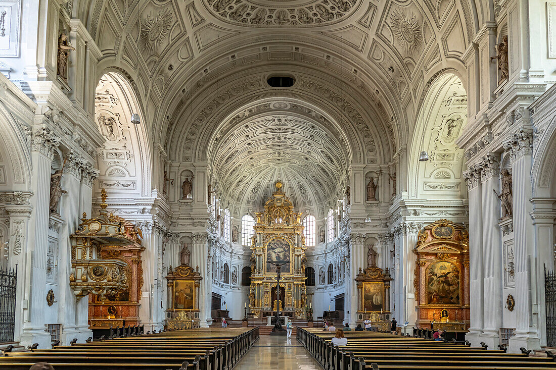 Innenraum der Jesuitenkirche St. Michael, München, Bayern, Deutschland, Europa  