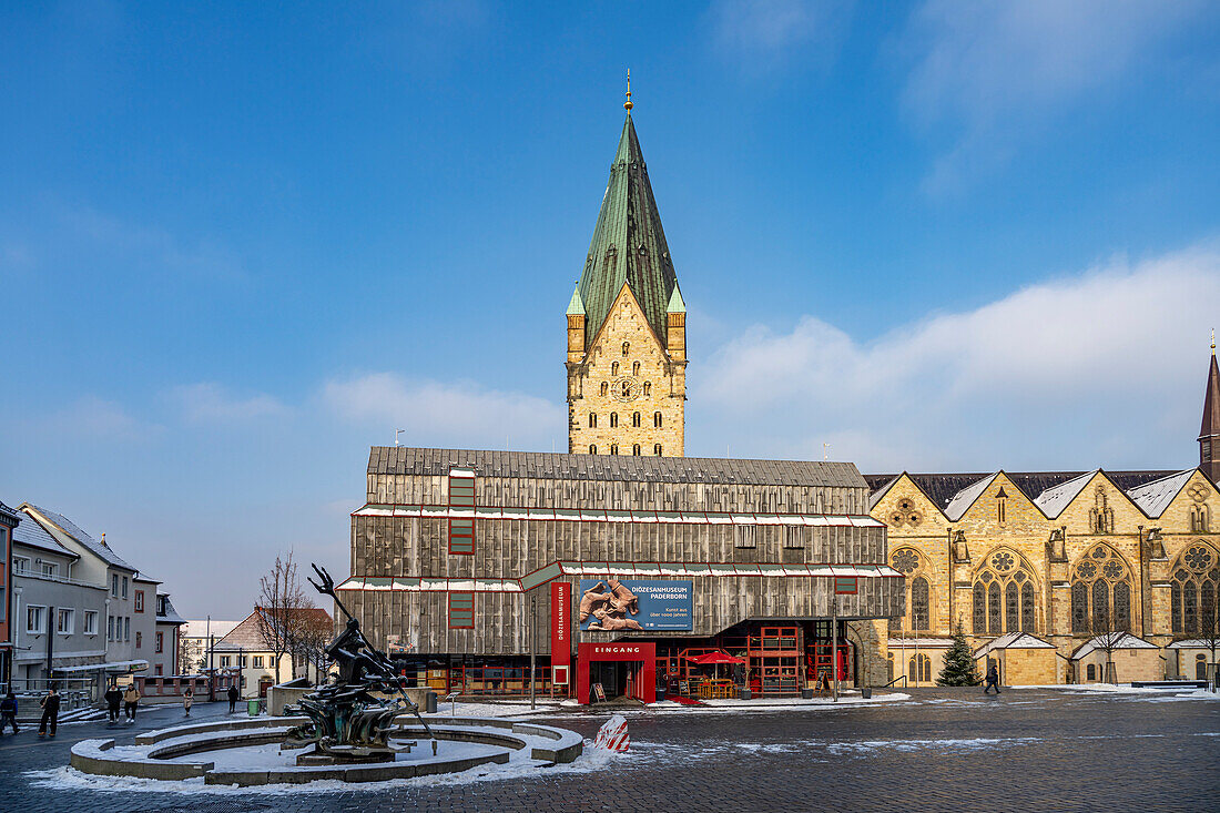Der Paderborner Dom und das Diözesanmuseum, Paderborn, Nordrhein-Westfalen, Deutschland, Europa