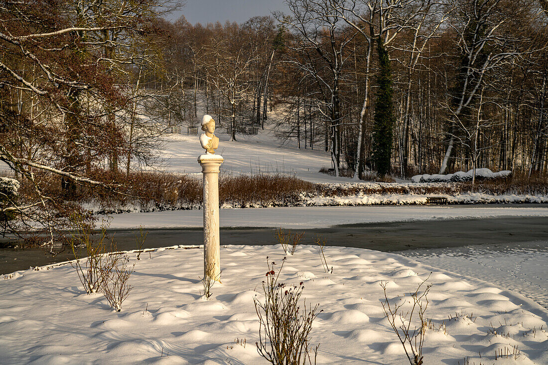  Diotima bust in the snow-covered Count&#39;s Park in Bad Driburg in winter, North Rhine-Westphalia, Germany, Europe  