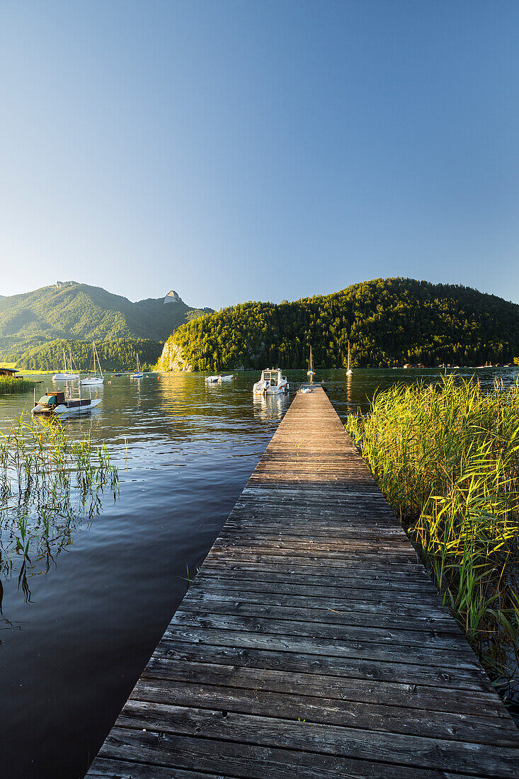 Steg im Gemeindebad in Strobl, Wolfgangsee, Salzburg, Österreich